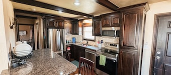 Cozy, pet friendly, 2 bdr house on Lake Eufaula. Near I-40 and Hwy 69.