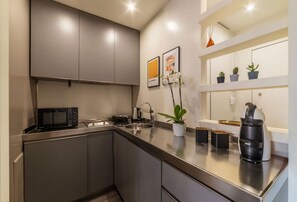 Fridge, microwave, stovetop, coffee/tea maker