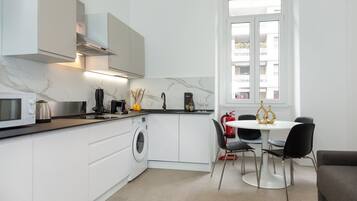 Refrigerador, microondas, parrilla de estufa y lavavajillas