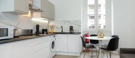 Fridge, microwave, stovetop, dishwasher