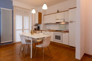 Frigorífic, forn, placa de cuina i rentaplats 