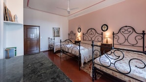 5 Schlafzimmer, Bügeleisen/Bügelbrett, Reisekinderbett, WLAN