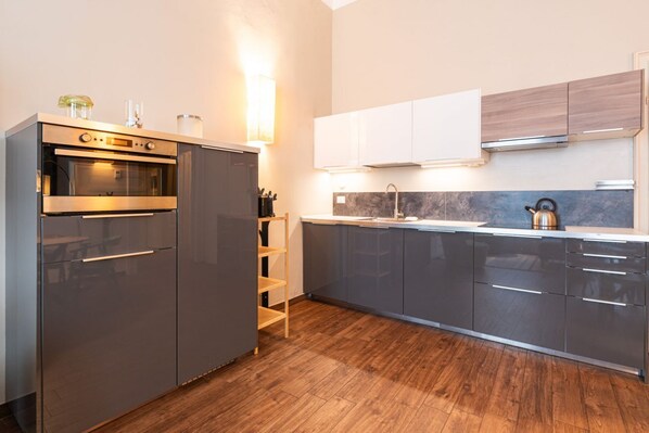 Stovetop, coffee/tea maker