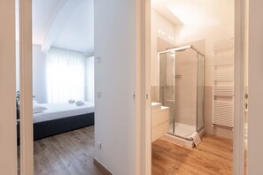 Shower, hair dryer, bidet, towels - Beautiful two bedrooms Navigli - Mirable PM (Milano)