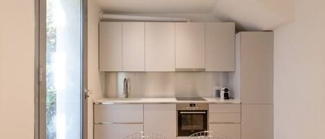 Réfrigérateur, four, plaque de cuisson, lave-vaisselle