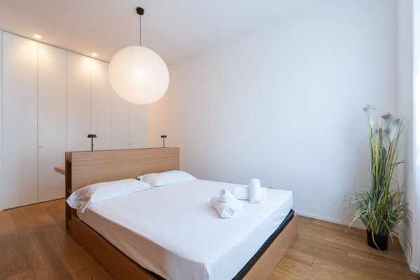 1 bedroom, desk, iron/ironing board, WiFi