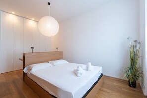 1 chambre, bureau, fer et planche à repasser, Wi-Fi