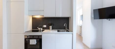 Fridge, microwave, stovetop, cookware/dishes/utensils