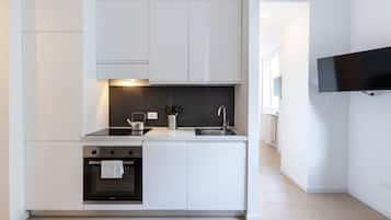 Kühlschrank, Mikrowelle, Herdplatte, Toaster