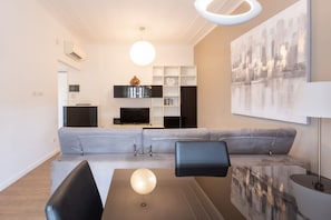 TV - Spacious onebdroom Dateo - Mirable PM (Milano)