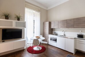Mikrovågsugn, ugn, spishäll och diskmaskin
