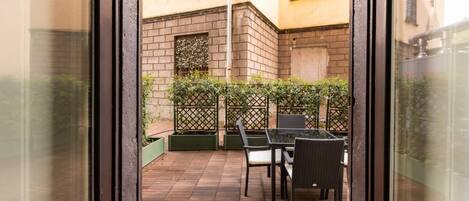 屋外ダイニングエリア