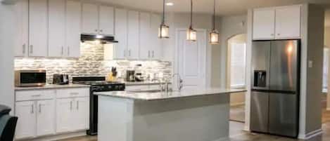 Mikrobølgeovn, ovn, kogeplade, opvaskemaskine