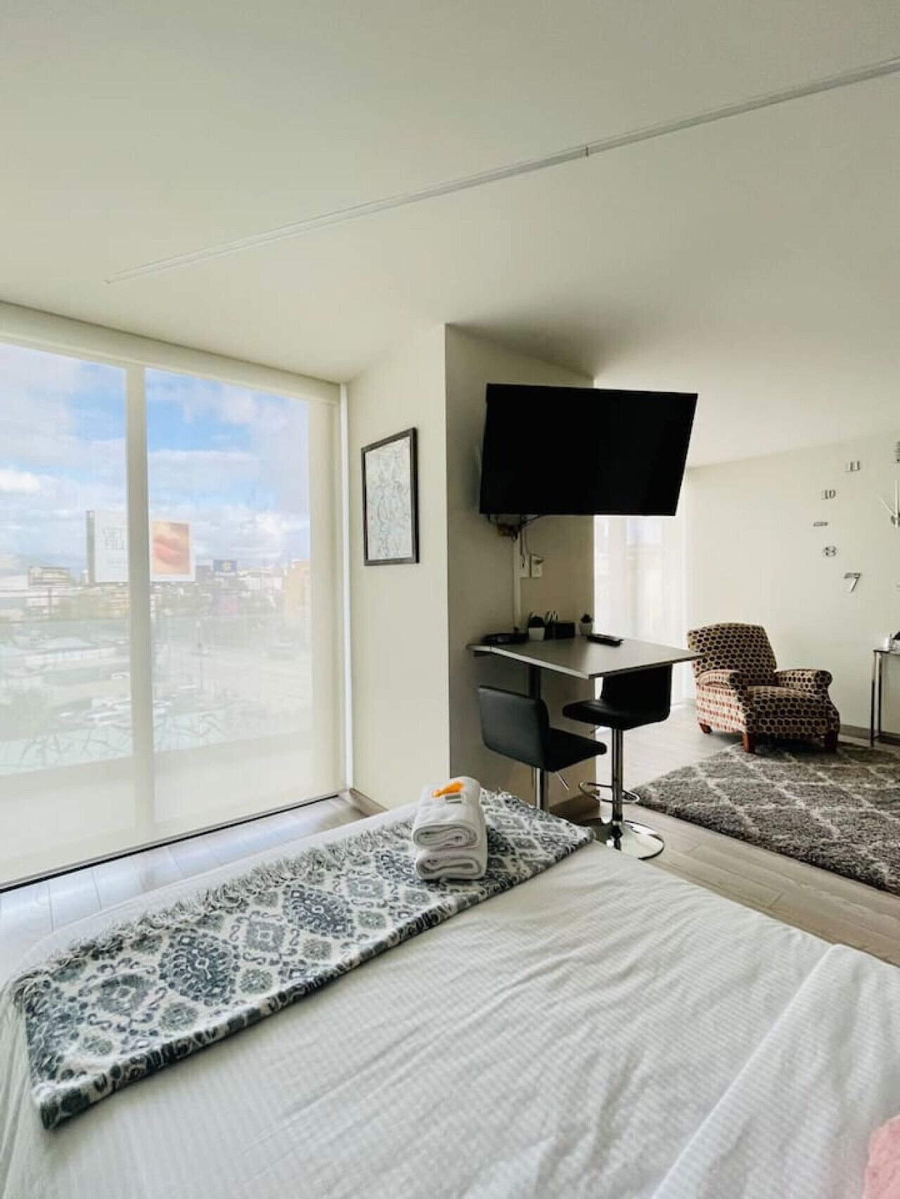 1 多间卧室、办公桌、熨斗/熨衣板、WiFi