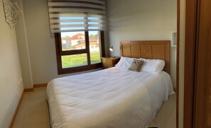 2 bedrooms, iron/ironing board, bed sheets