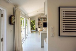 TV - The Island Veranda - Our Island (Waiheke Island)