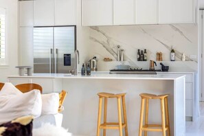 Interior - The Island Veranda - Our Island (Waiheke Island)