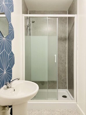 Bathroom - G/Floor Bed with ensuite | Pets | Garden | 2 cars (Halifax)