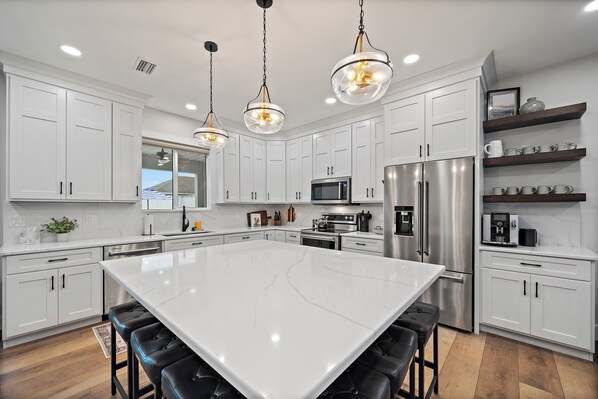 Refrigerador, microondas, horno, placa de cocina