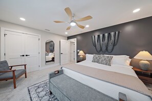 6 bedrooms, desk, iron/ironing board, free WiFi
