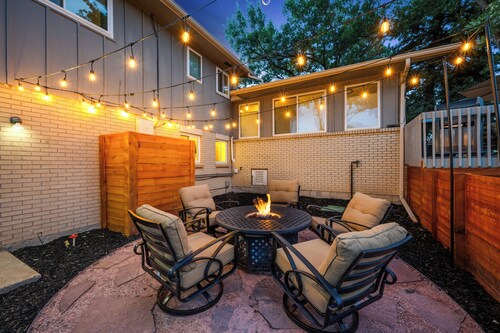 Retro Guest Suite with private Hot Tub 10 min to Red Rocks, Denver, and Golden.
