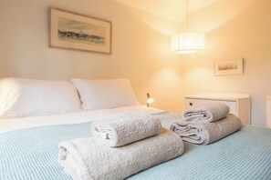 3 bedrooms, iron/ironing board, WiFi, bed sheets - Fen Cottage, Walberswick (Walberswick)