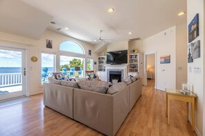 TV, fireplace
