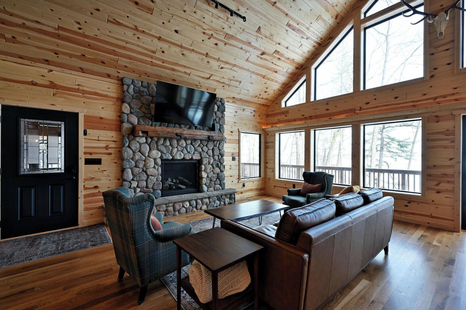 Cabin, nhiều giường, lò sưởi | Khu phòng khách | Lò sưởi 