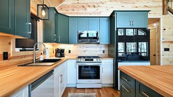 Cabin, Multiple Beds, Fireplace | Private kitchen | Coffee/tea maker