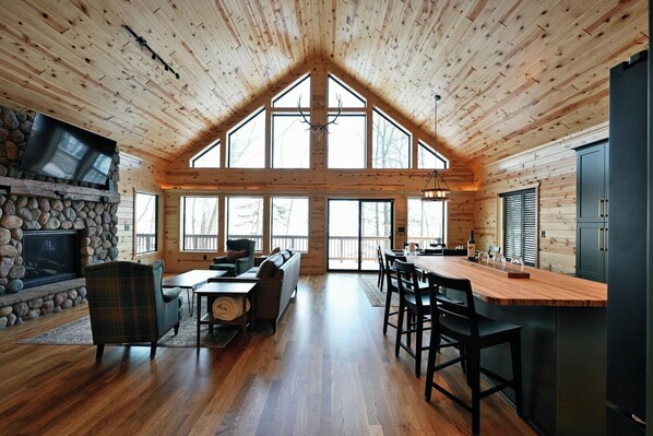 Huisje, Meerdere bedden, open haard | Woonruimte | Een open haard