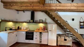 Kühlschrank, Mikrowelle, Ofen, Geschirrspüler