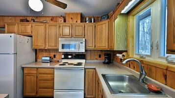 Cabin, Multiple Beds, Patio | Private kitchen | Coffee/tea maker