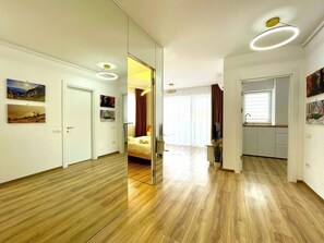 1 bedroom, iron/ironing board, free WiFi, bed sheets - Carpatilor Urban Escape Studio - Free Parking and AC (Brașov)