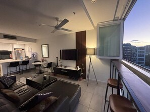 Smart TV - Skyline views & Rooftop Pool in Trendy Newstead (Fortitude Valley)