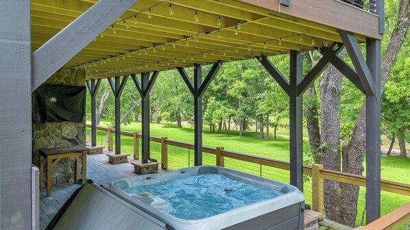 Terrace/patio - Pet-Friendly, People-Perfect | Lounge, Play, & Float | River Rendezvous (Lansing)