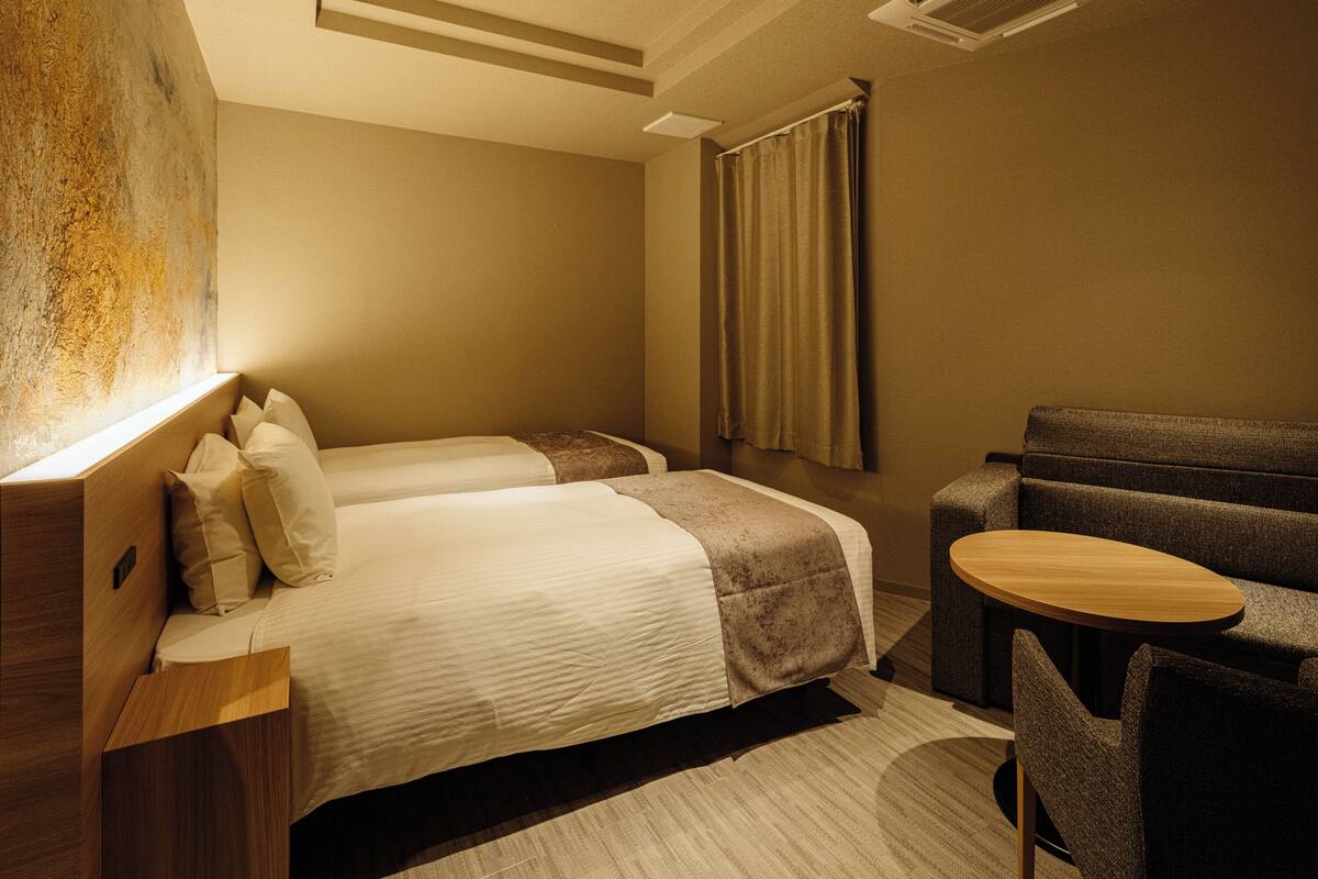 Premium Twin Room | In-room safe, blackout drapes, iron/ironing board, free WiFi
