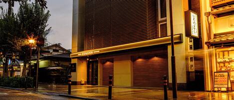 Façade de l’hébergement - soirée/nuit