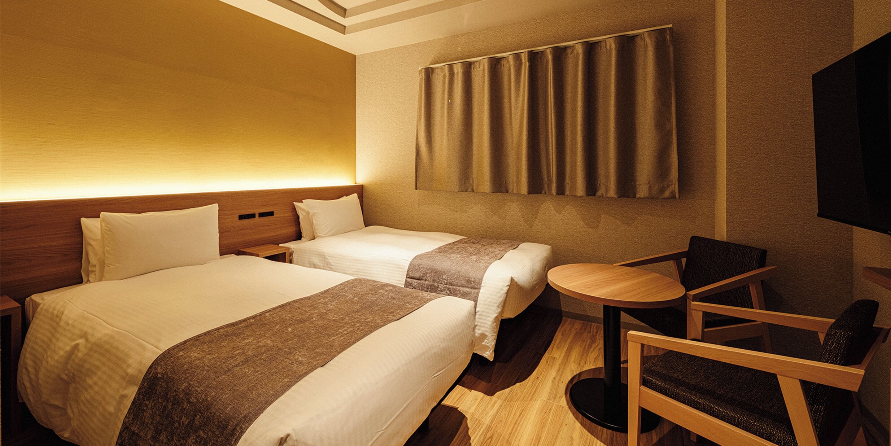 Couette en duvet d'oie, rideaux occultants, fer et planche à repasser