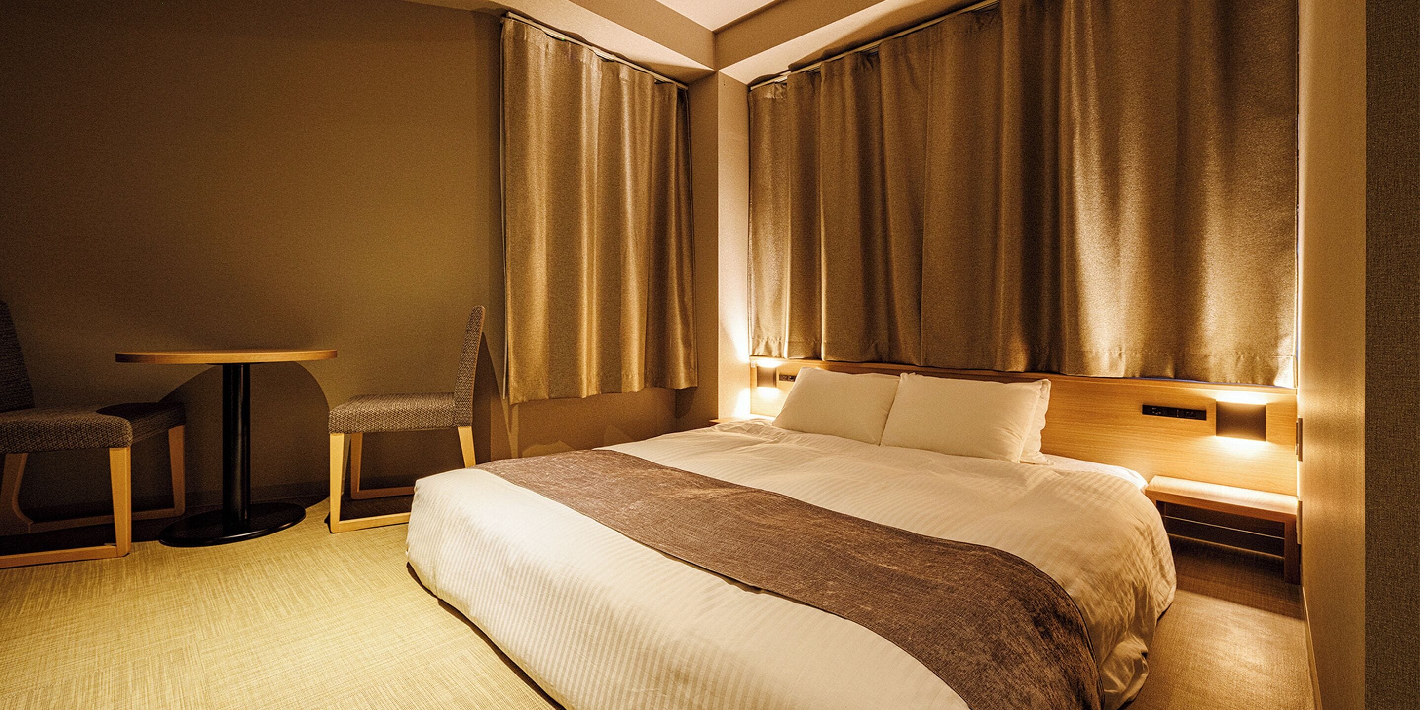 Couette en duvet d'oie, rideaux occultants, fer et planche à repasser