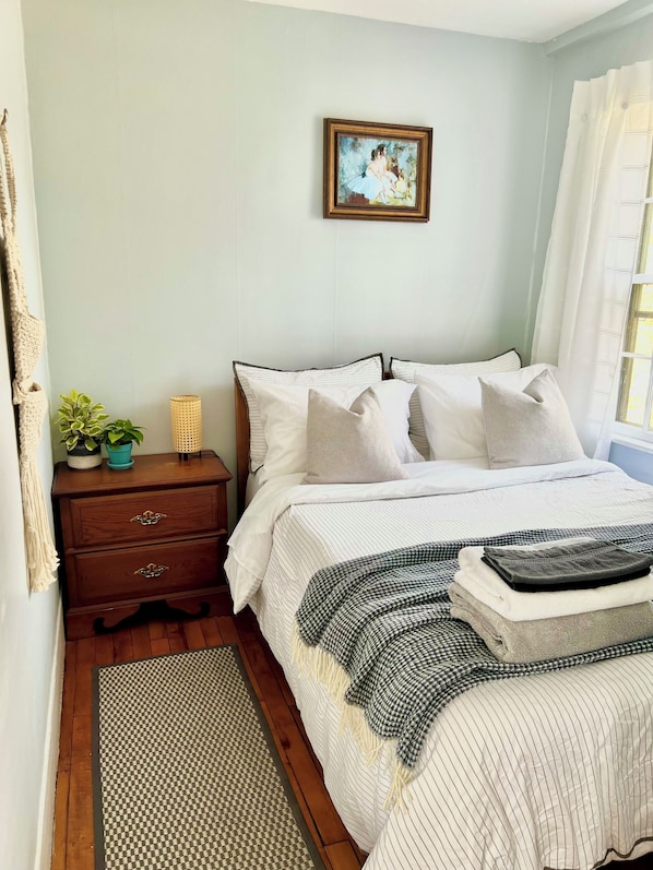 2 habitaciones, escritorio, tabla de planchar con plancha y wifi gratis