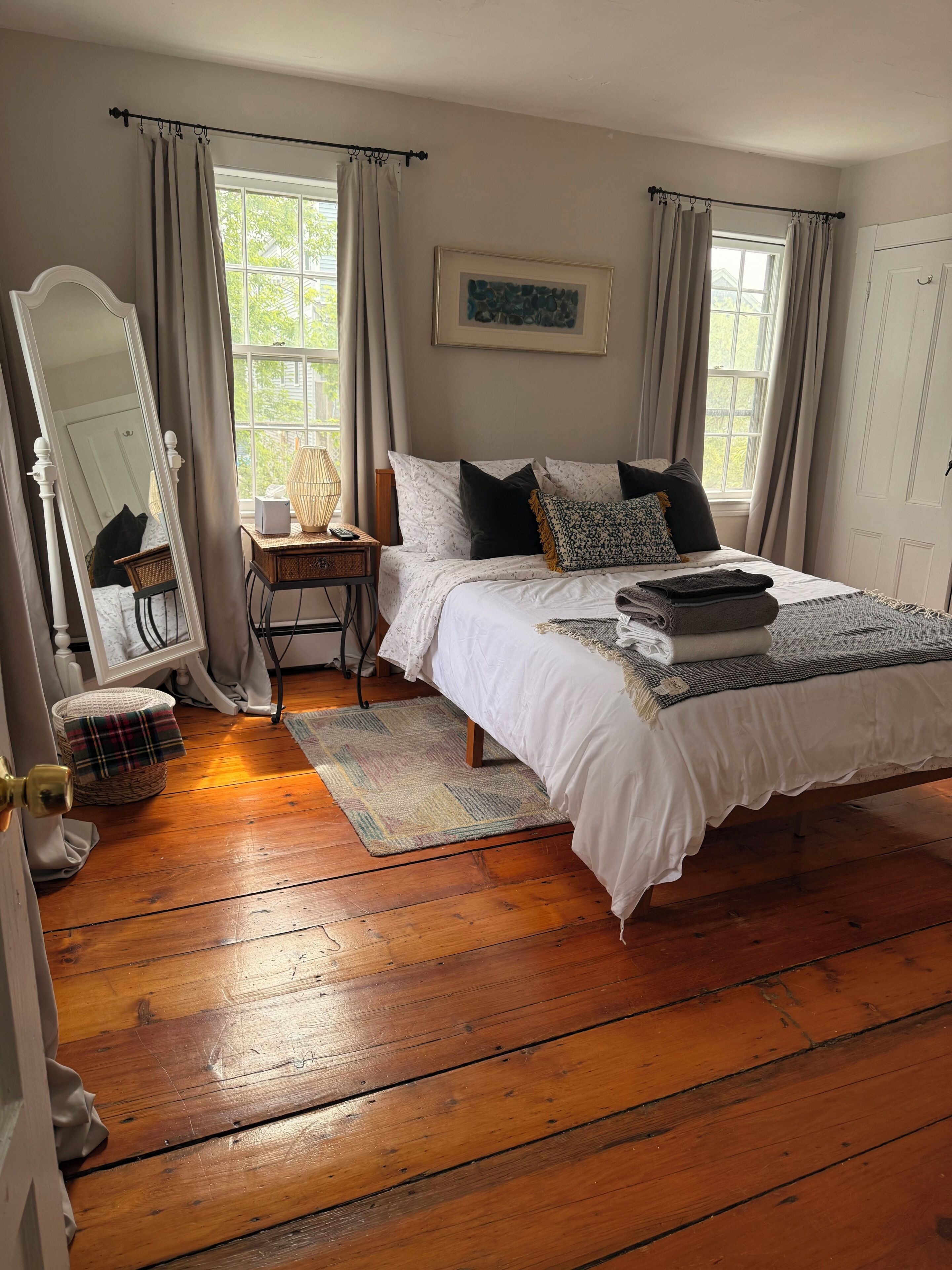 2 bedrooms, desk, iron/ironing board, free WiFi