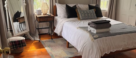 2 bedrooms, desk, iron/ironing board, free WiFi