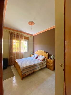3 Schlafzimmer, Schreibtisch, Bügeleisen/Bügelbrett, Bettwäsche