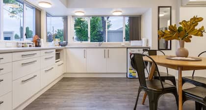 Ideal Studio Getaway – Close to the Airport