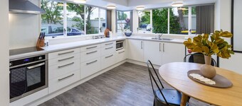 Ideal Studio Getaway  – Close to the Airport