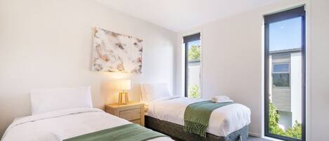 3 makuuhuonetta, silitysrauta/-lauta, ilmainen Wi-Fi, vuodevaatteet