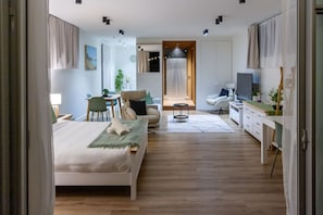 Schreibtisch, Bügeleisen/Bügelbrett, kostenloses WLAN, Bettwäsche