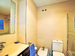 Huis, 3 slaapkamers, terras | Badkamer