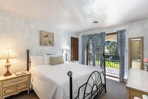 1 bedroom, desk, iron/ironing board, WiFi