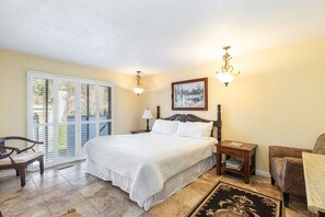 1 bedroom, desk, iron/ironing board, WiFi